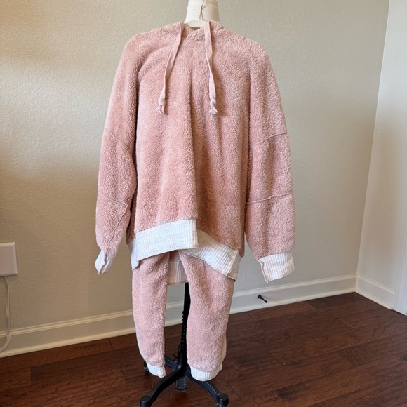 free people movement Other - Free People - Cozy, Fuzzy Pink Lounge Set